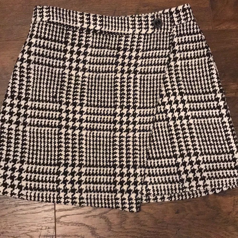 Polyester black and white printed skirt